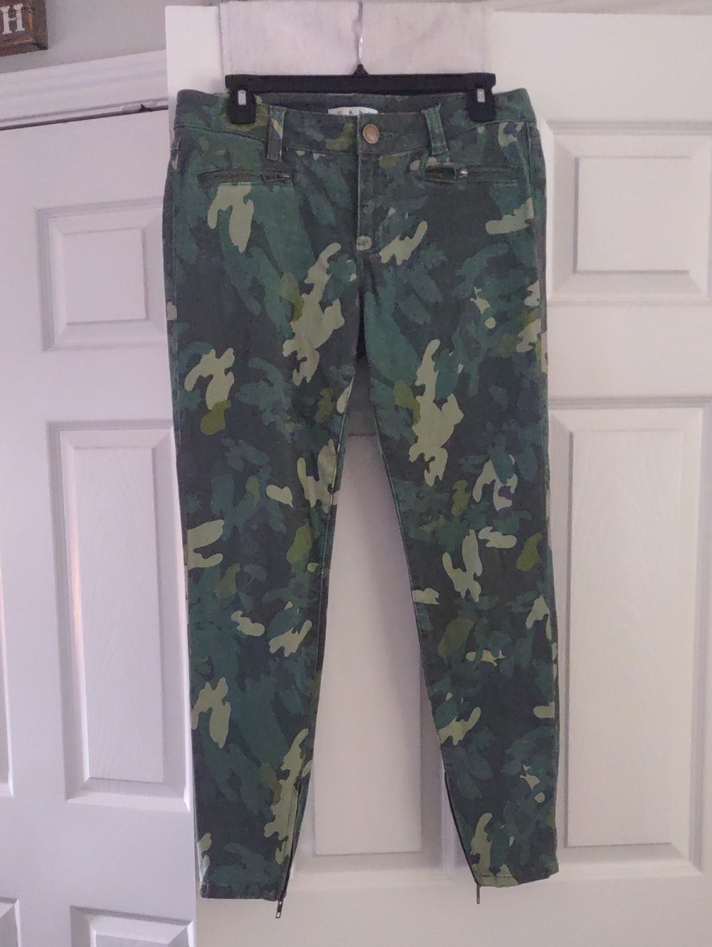CAbi Green Camo Skinny Jeans Size 6